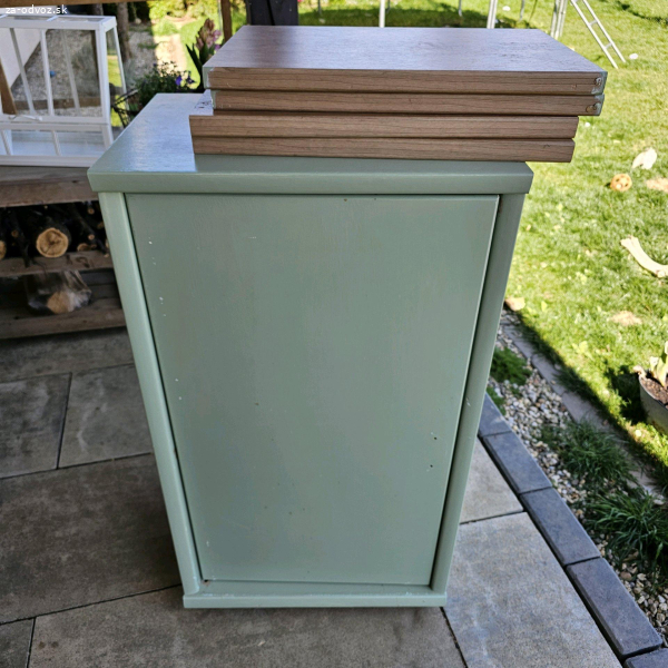 skrinka so 4mi policami