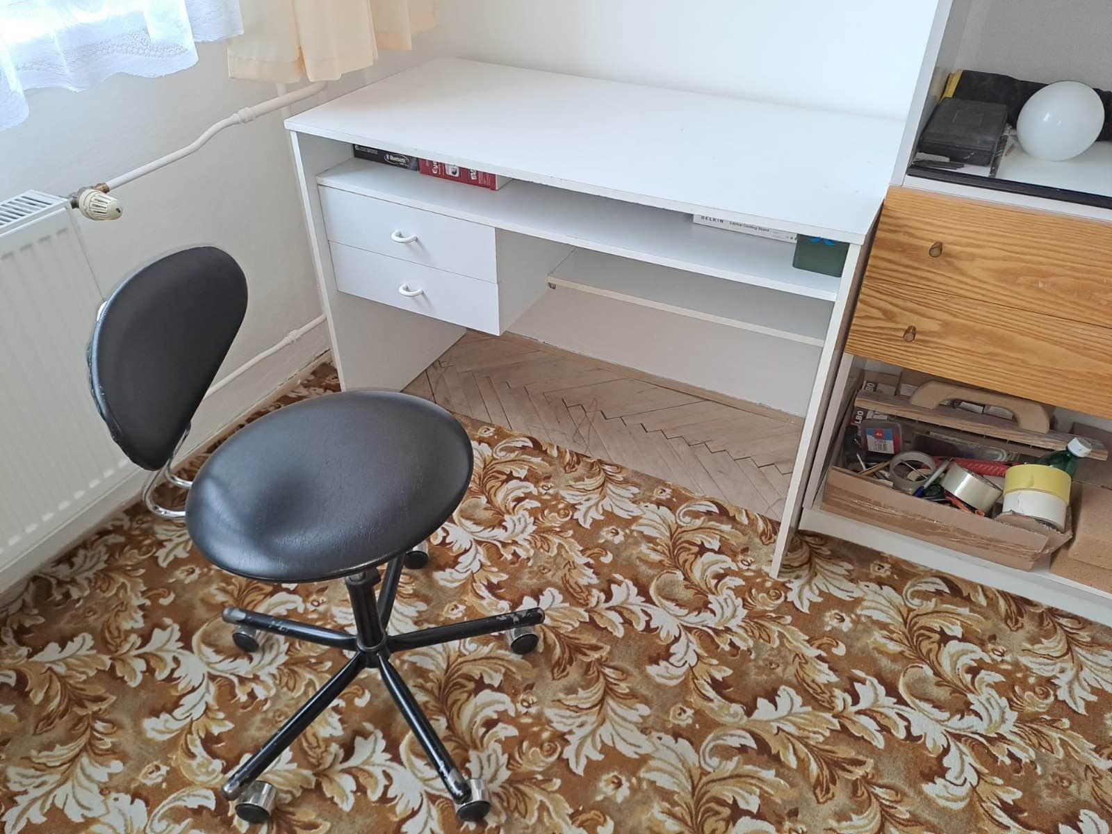 Skrinova stena, stol, stolicka, pohovka