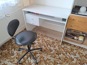 Skrinova stena, stol, stolicka, pohovka