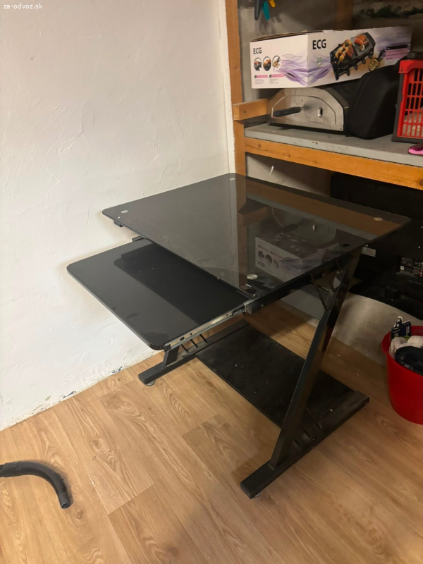 Stolik na PC - vysuvna zasuvka