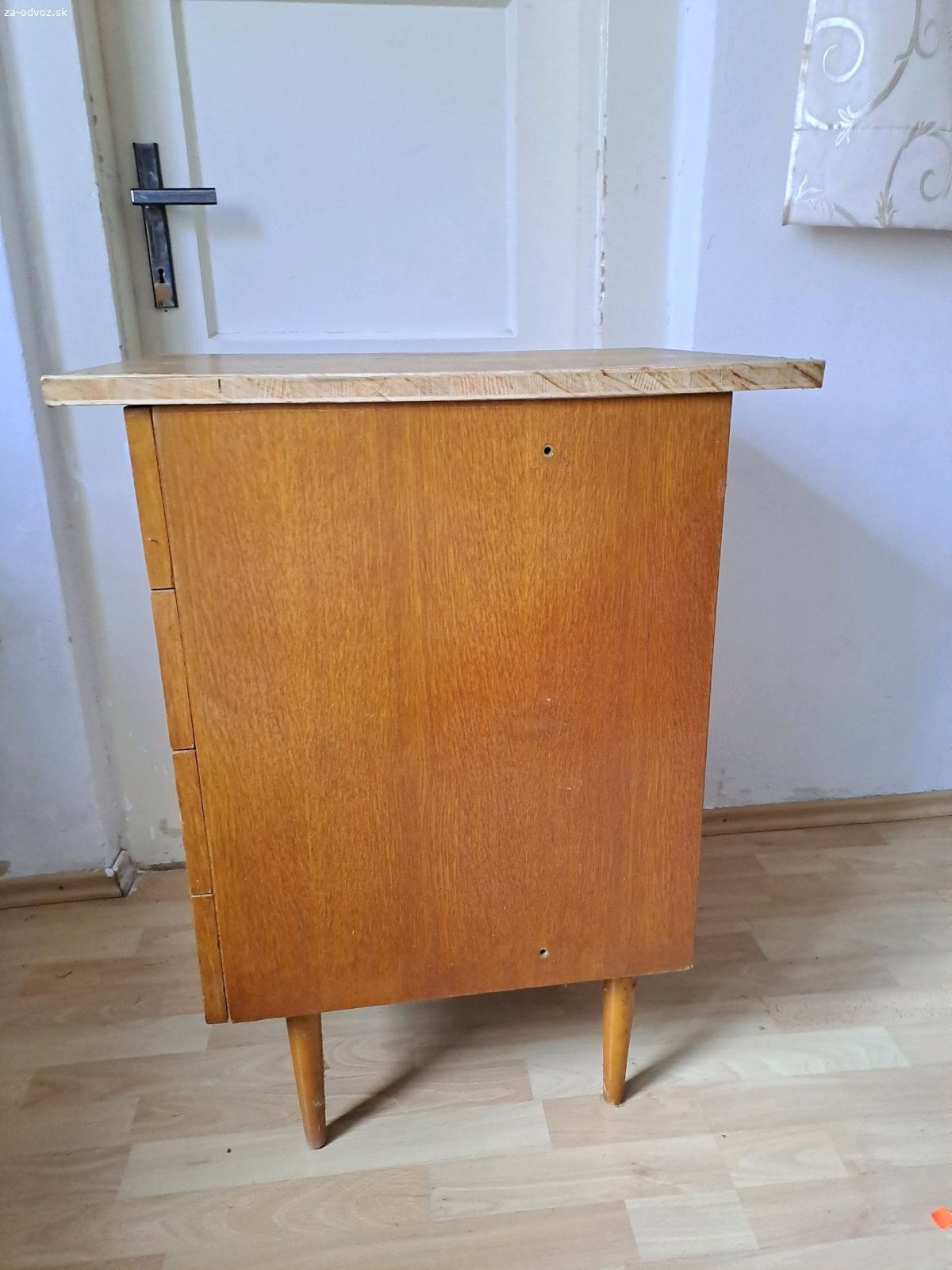 šuplikovú skrinku darujem. šuplikovú skrinku darujem za odvoz.
vhodna do dielne alebo garaze.
š. 46 cm
h. 60 cm
v. 79 cm.
osobny odber - Bratislava Raca

piste mail/whatsapp