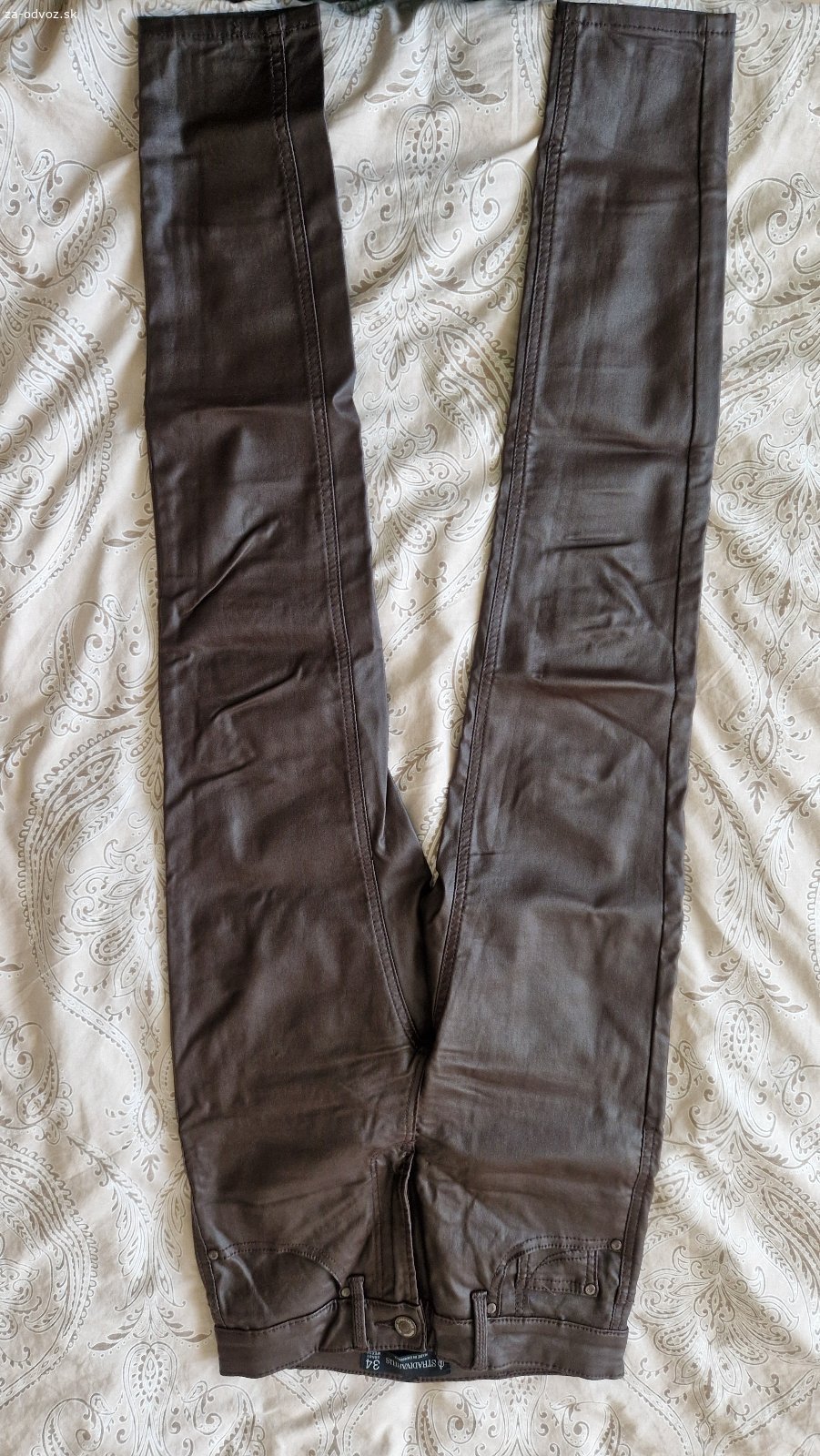 Taška skinny jeans 34-36. darujem dašku damskych skinny jeans nosene ale stale v dobrom stave velkost 34-36.