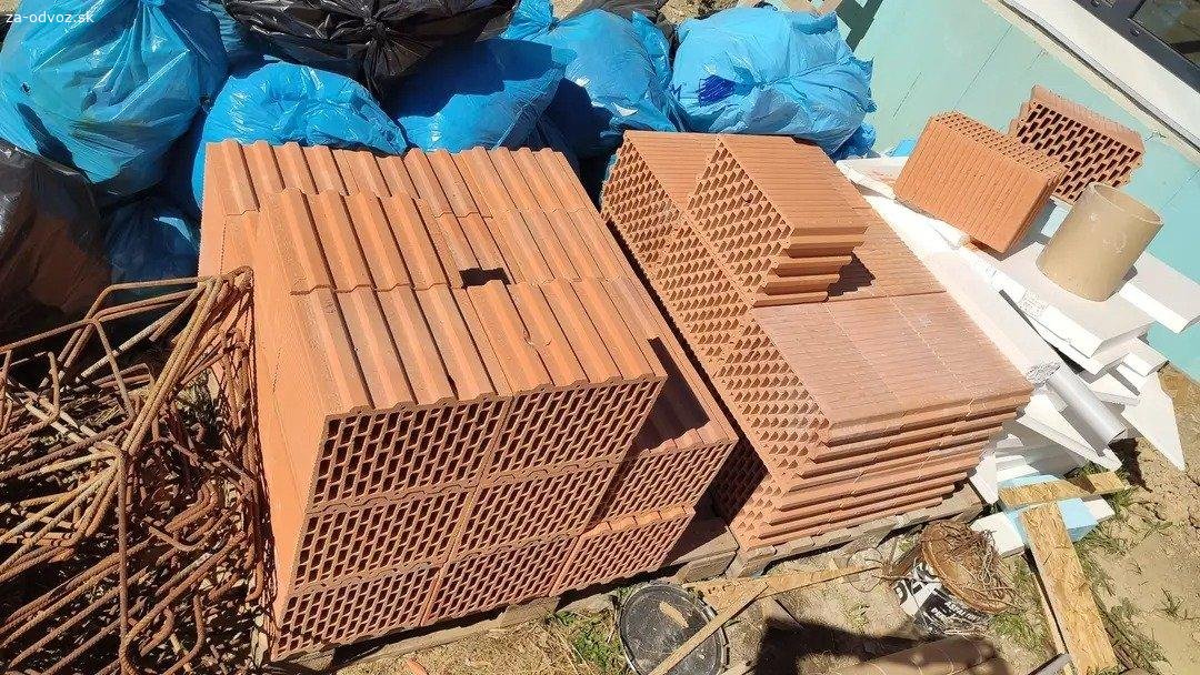 Tehly. Za odvoz darujem palene tehly

Britterm 250 x 13ks
Britterm 300 x 27ks
Prieckovica Porotherm 140 x 30ks