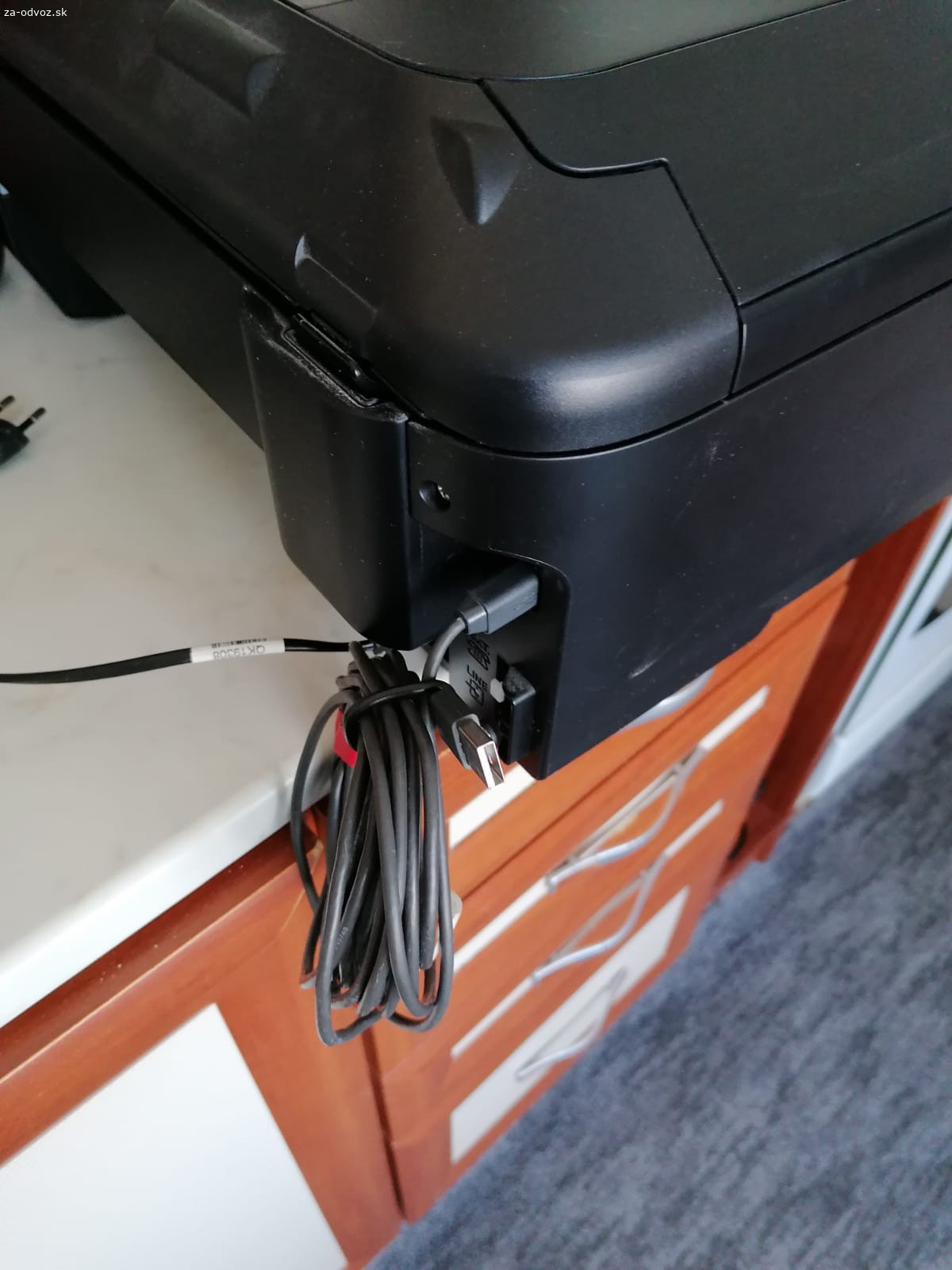 Tlačiareň Canon. Darujem tlačiareň, sekol sa v nej papier a po vybratí tlačila s pásikom, stačí opraviť. Pre niekoho, kto vie, čo s tým. Osobný odber samozrejme.