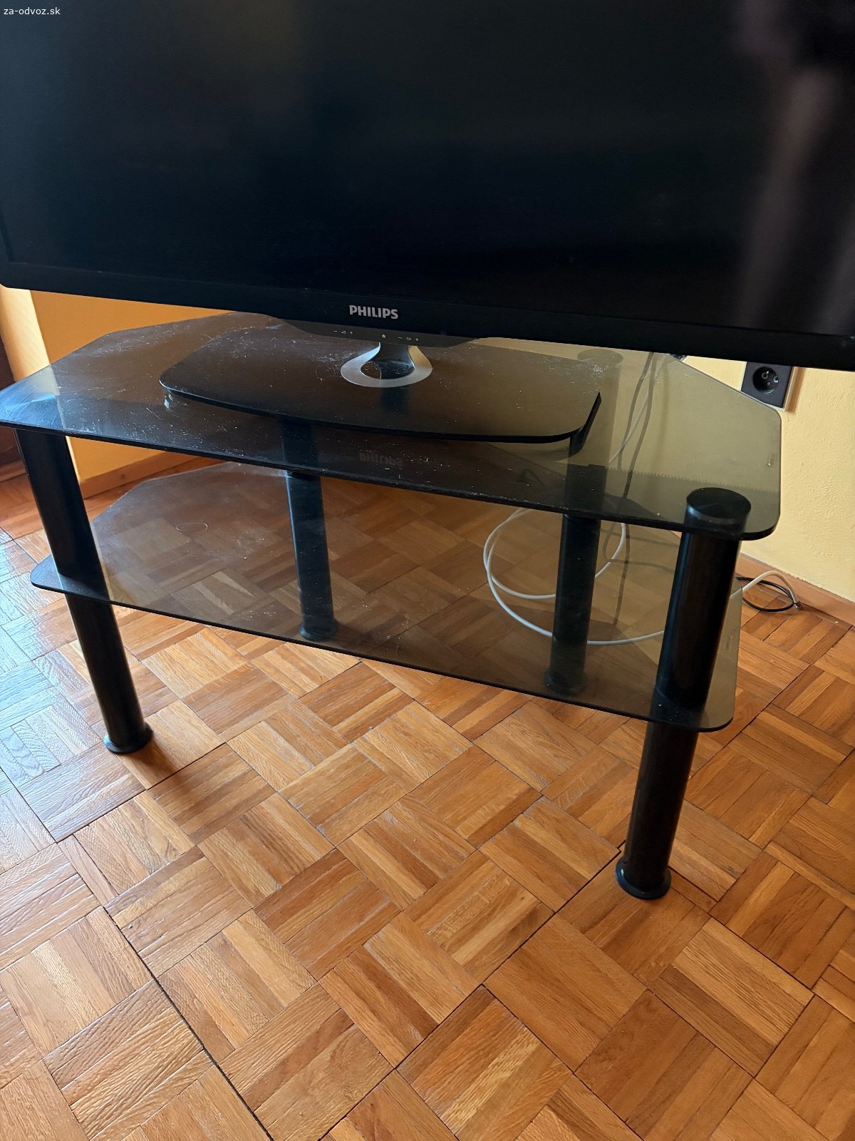 TV stolík. Bez poškodení.