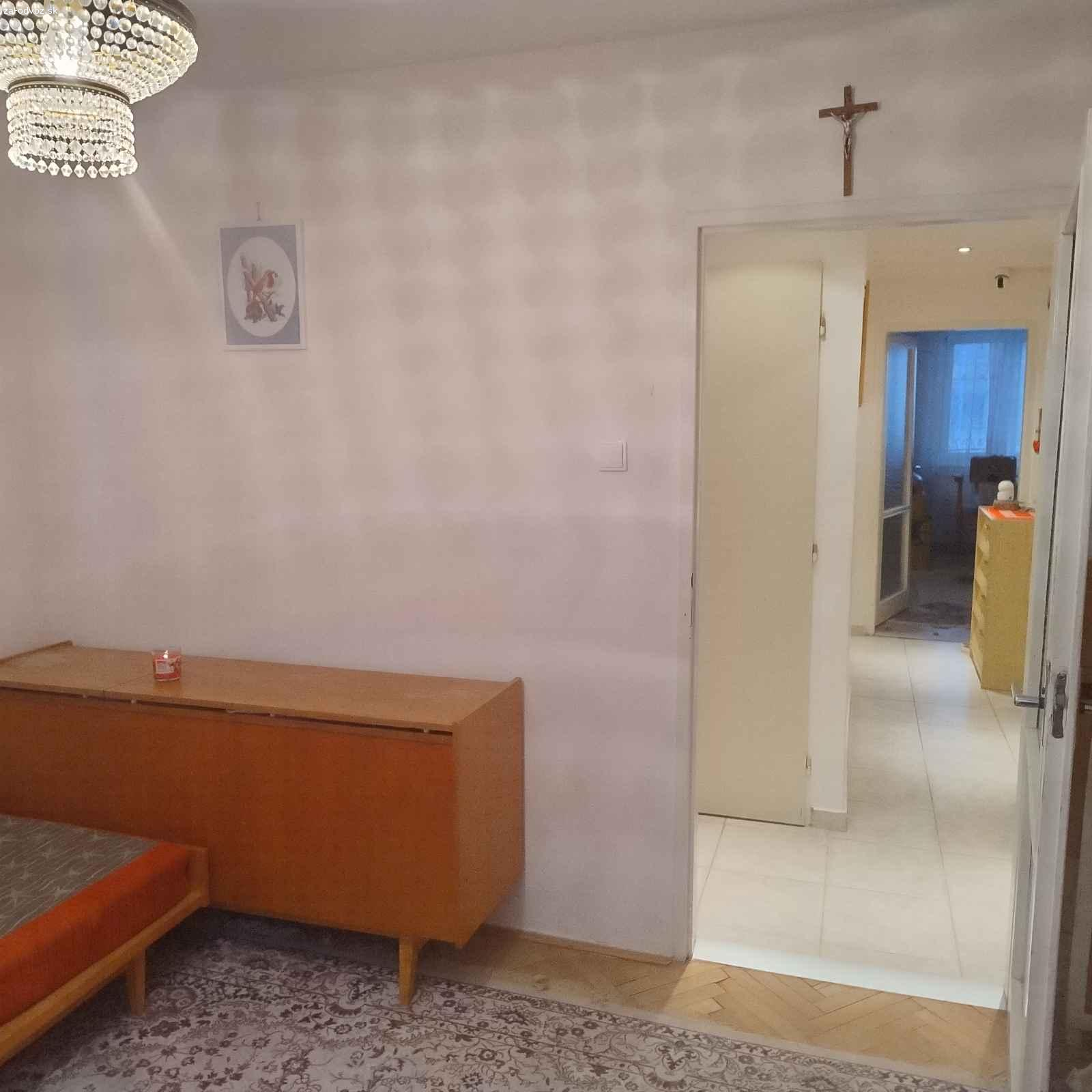 Váľanda a perinák