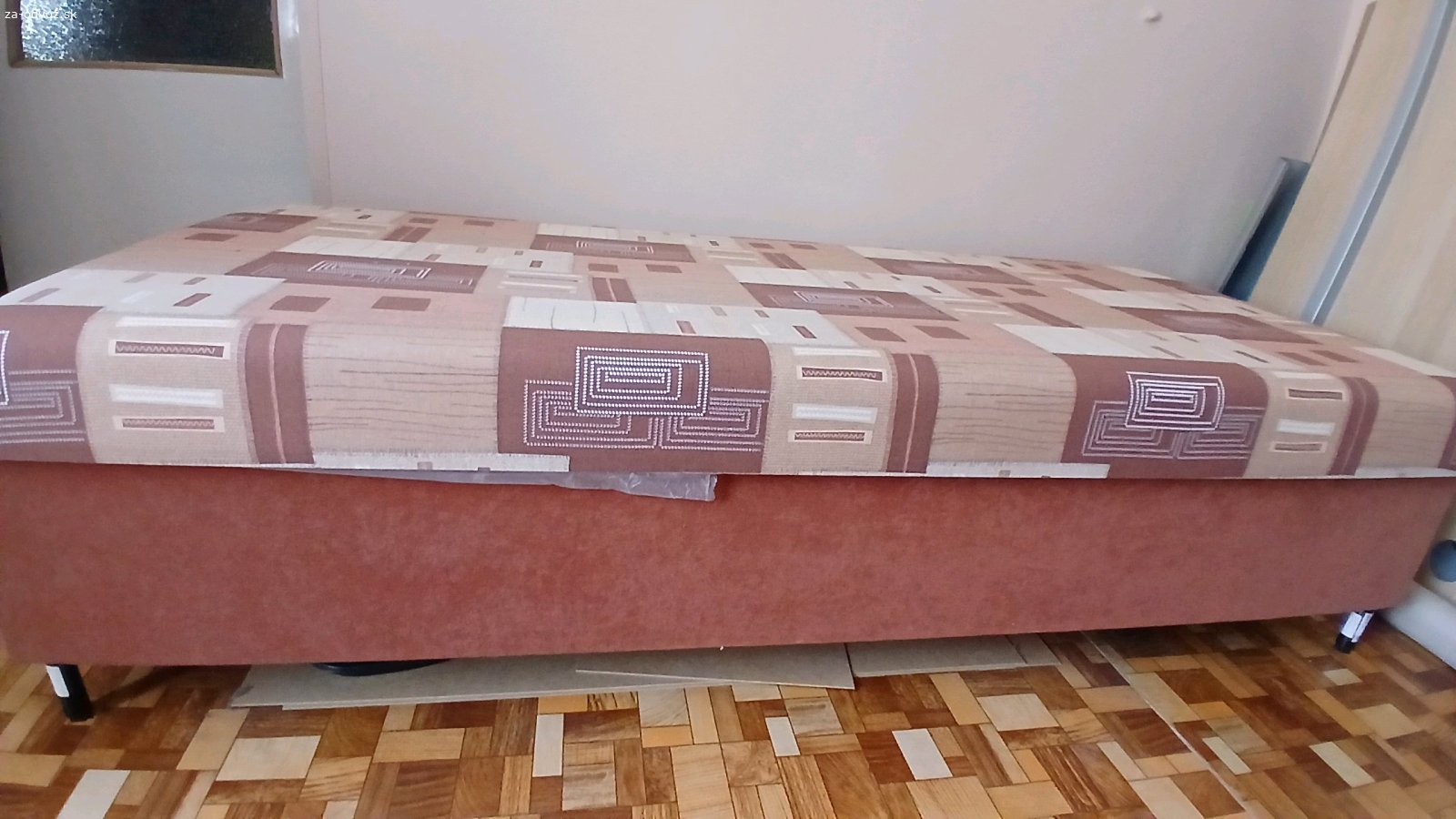váľanda. Darujem za odvoz váľandu, dĺžka 197 cm, malo používané.