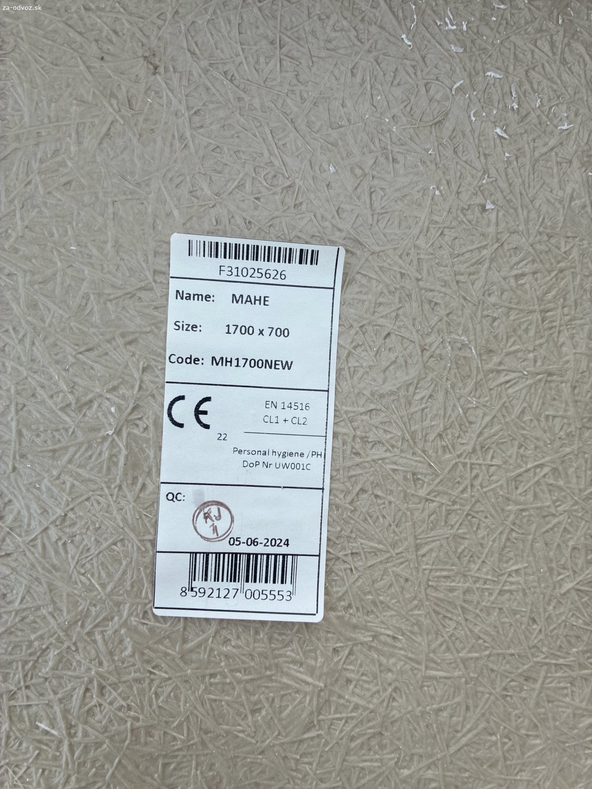 Vana. Darujem vanu, pouzivanu ako docasnu par mesiacov, kym sme stavali. Spolu s vanovym automatom. Nam je uzka/ mala. Vana je zo sika: https://www.siko.sk/obdlznikova-vana-laguna-mahe-170x70-cm-akrylat-lava-aj-prava-mh1700new/p/MH1700NEW

Prosim pisat email.