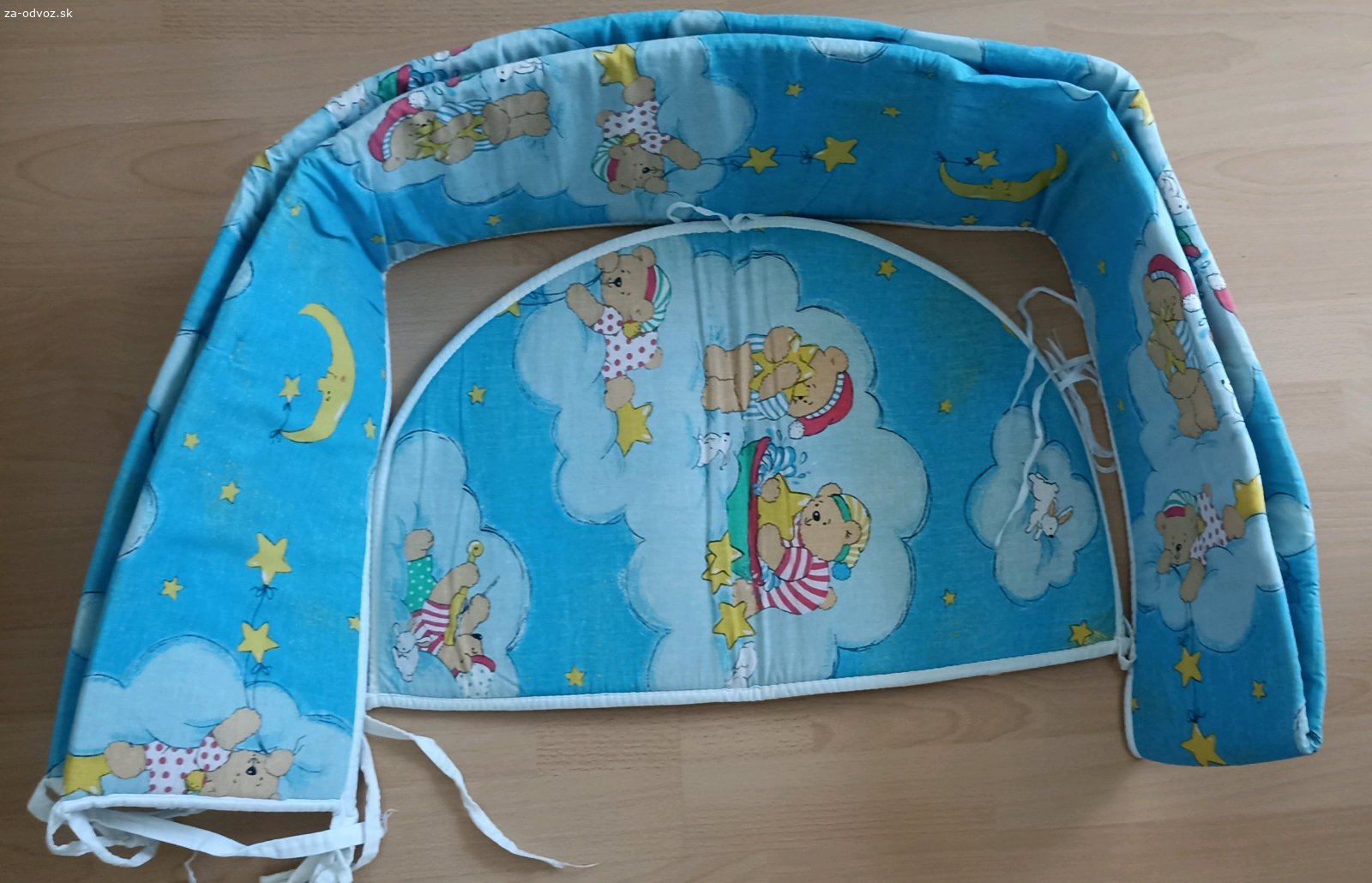 Vybavenie detskej postieľky. Darujem veci do detskej postieľky:
- matrac 60x120x5 CM
- paplón a vankúšik
- chránič
- 2x obliečky na paplón aj vankúš
- 2x napínacia plachta
- 2 zavinovačky

Len osobne, neposielam.