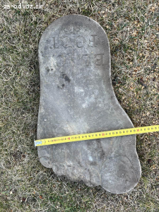 Záhradný chodník nohy