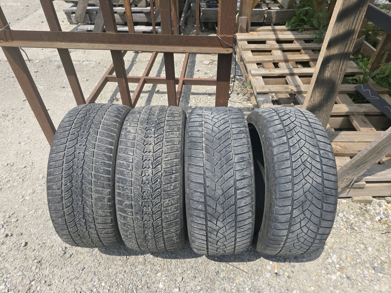 Zimne gumy. Darujem jazdene zimne gumy 245/45/R17
Jazdene stav vydiet na fotkach, dezen som nemeral
Birel nealko potesi