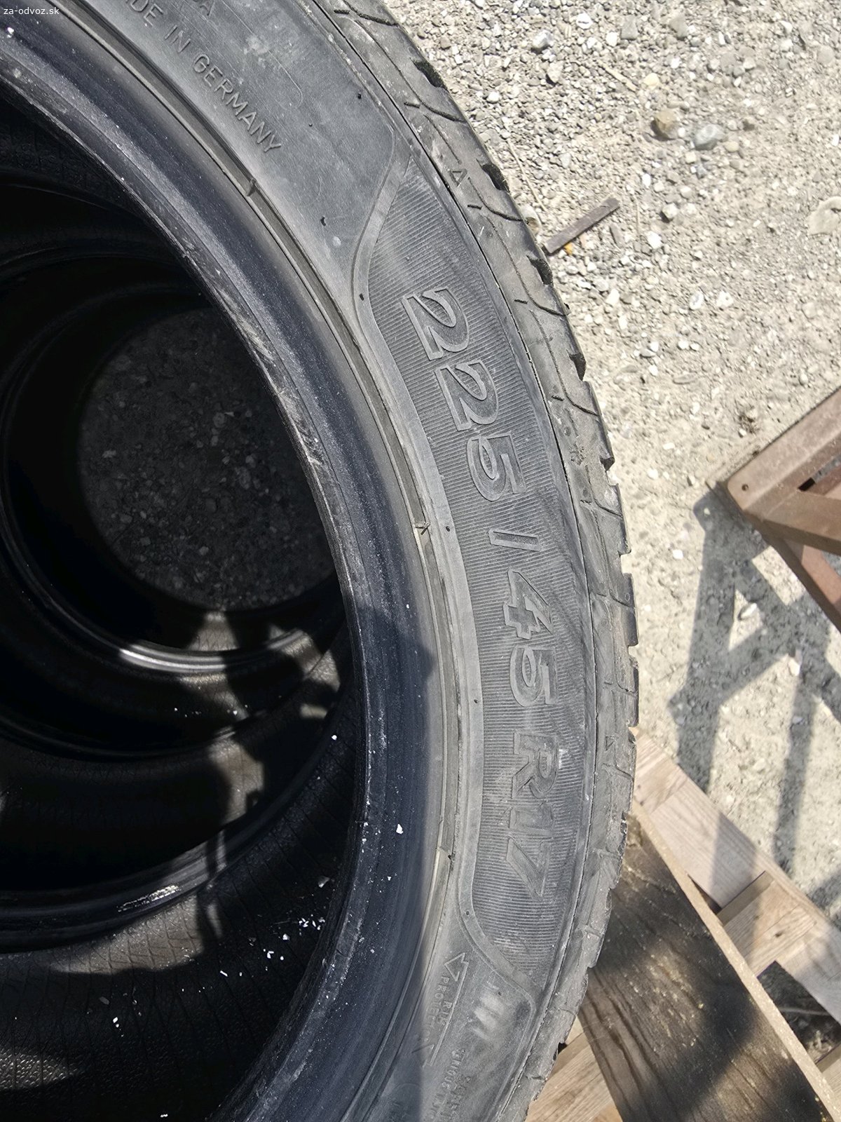 Zimne gumy. Darujem jazdene zimne gumy 245/45/R17
Jazdene stav vydiet na fotkach, dezen som nemeral
Birel nealko potesi
