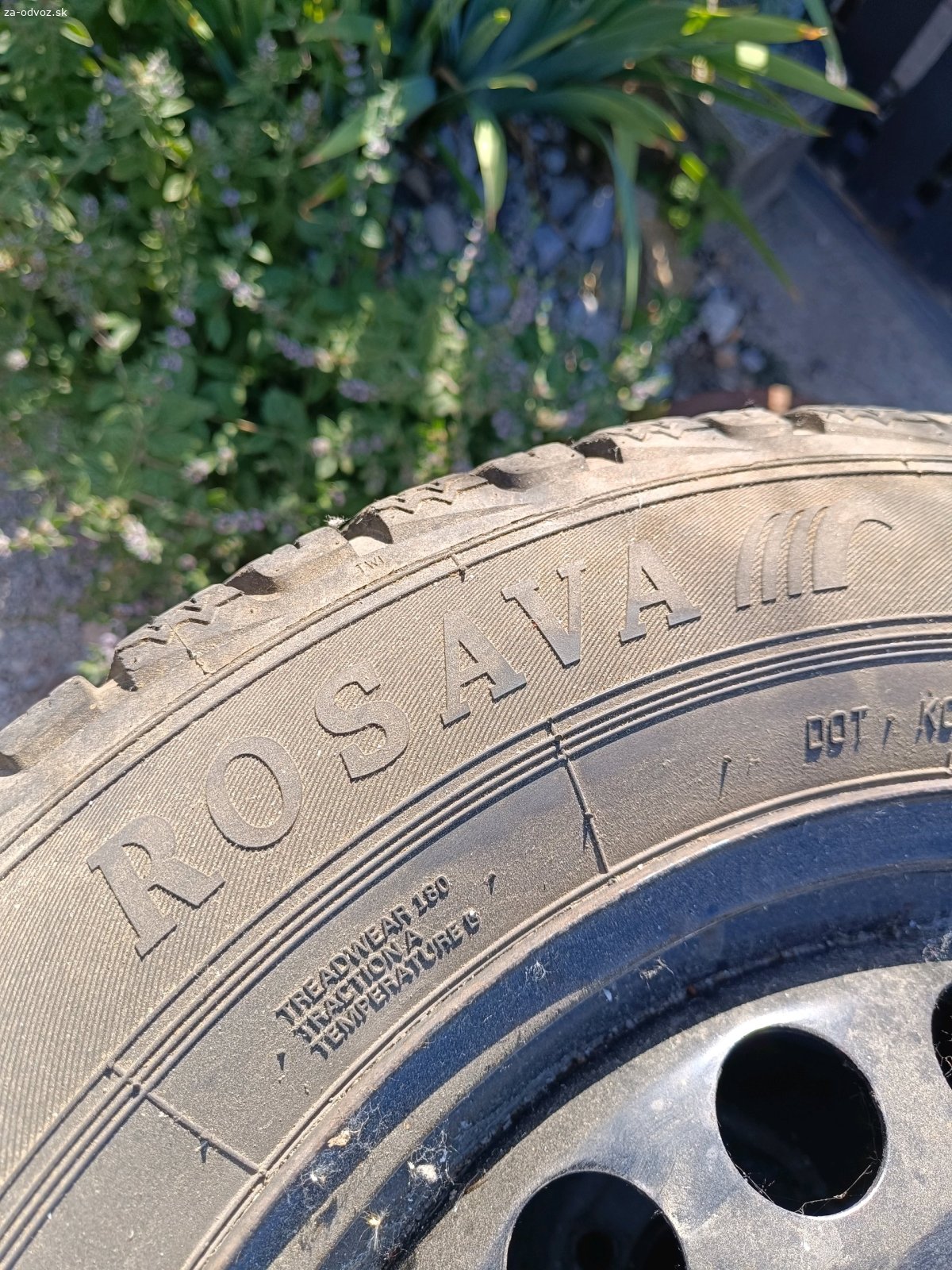 4ks zimne pneumatiky 216/60 r16 95t. darujem 4ks zimne pneumatiky rosava snowgard 215/60 r16 95t dot 3615 aj s plechovymi diskami. cokolada potesi, nie je podmienka.