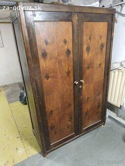 Zoberiem staré skrine MASIV