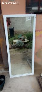 zrkadlo v bielom drevenom ráme