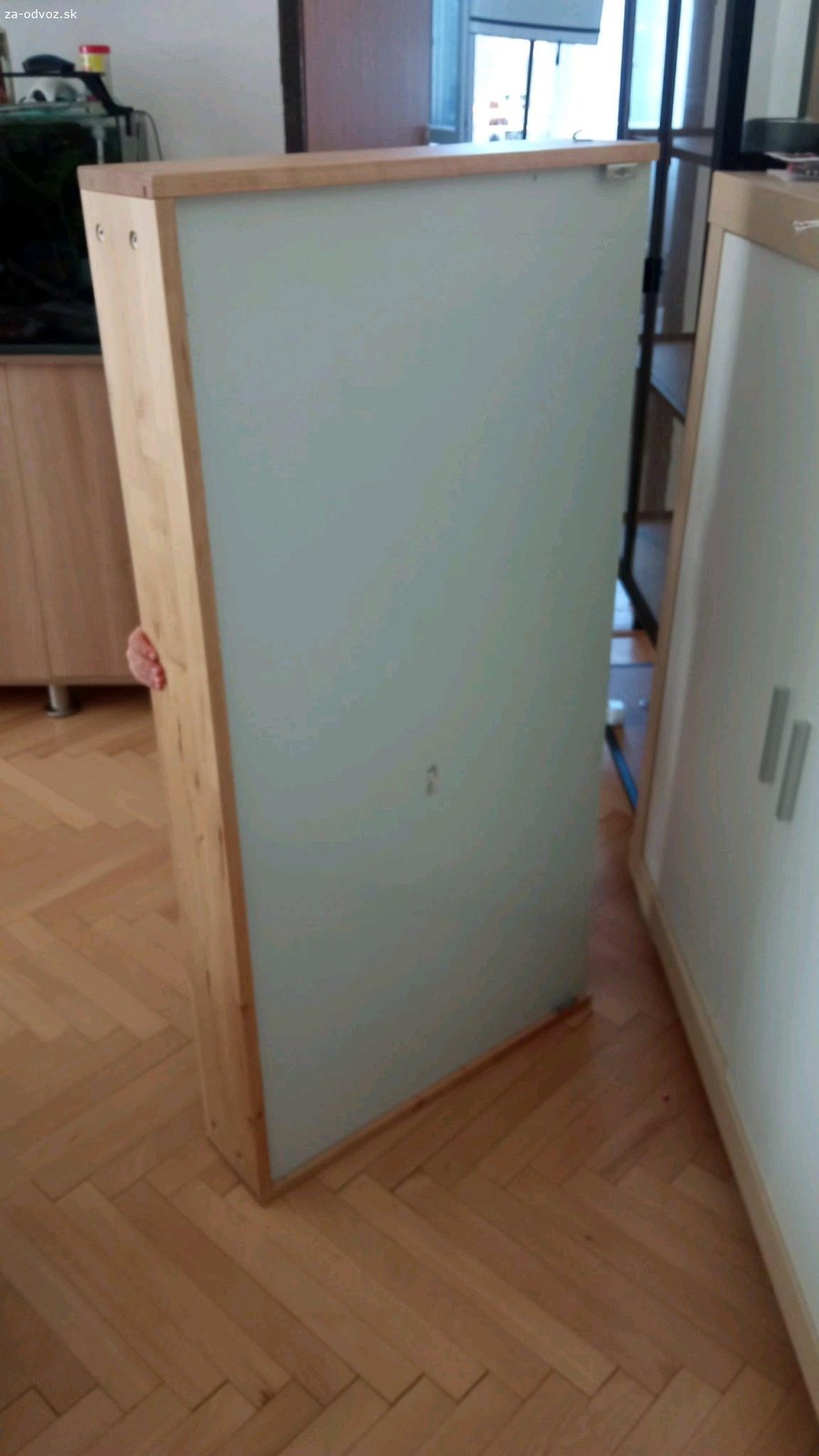 Zrkadlo. Zrkadlo je v vložené do hlbokého drveného obkladu 137mm
Rozmer 120 x 60 cm.
V prípade záujmu kontaktujte na tel.